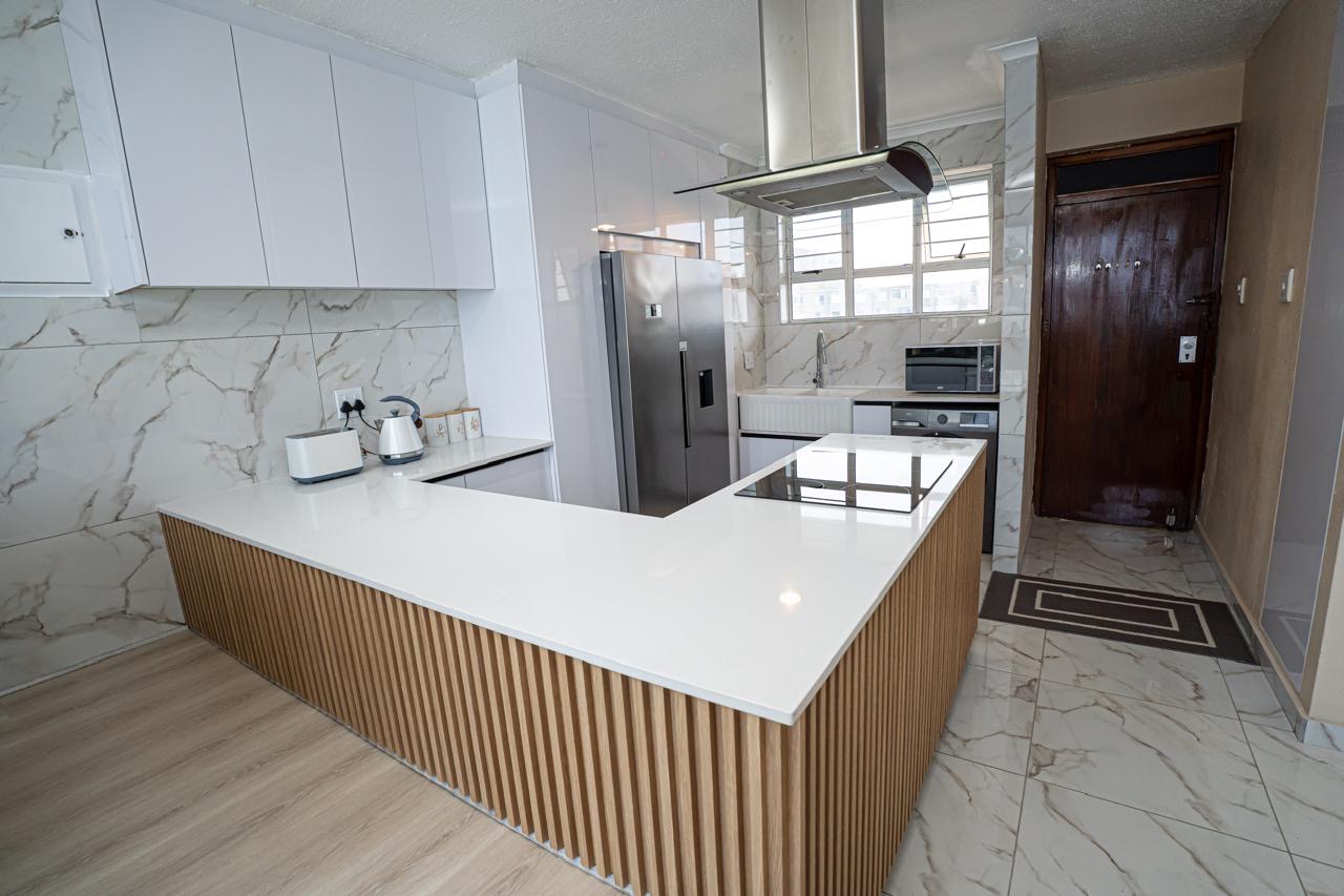 Modern Beach View Accomodation | 4 Guests - Image 7