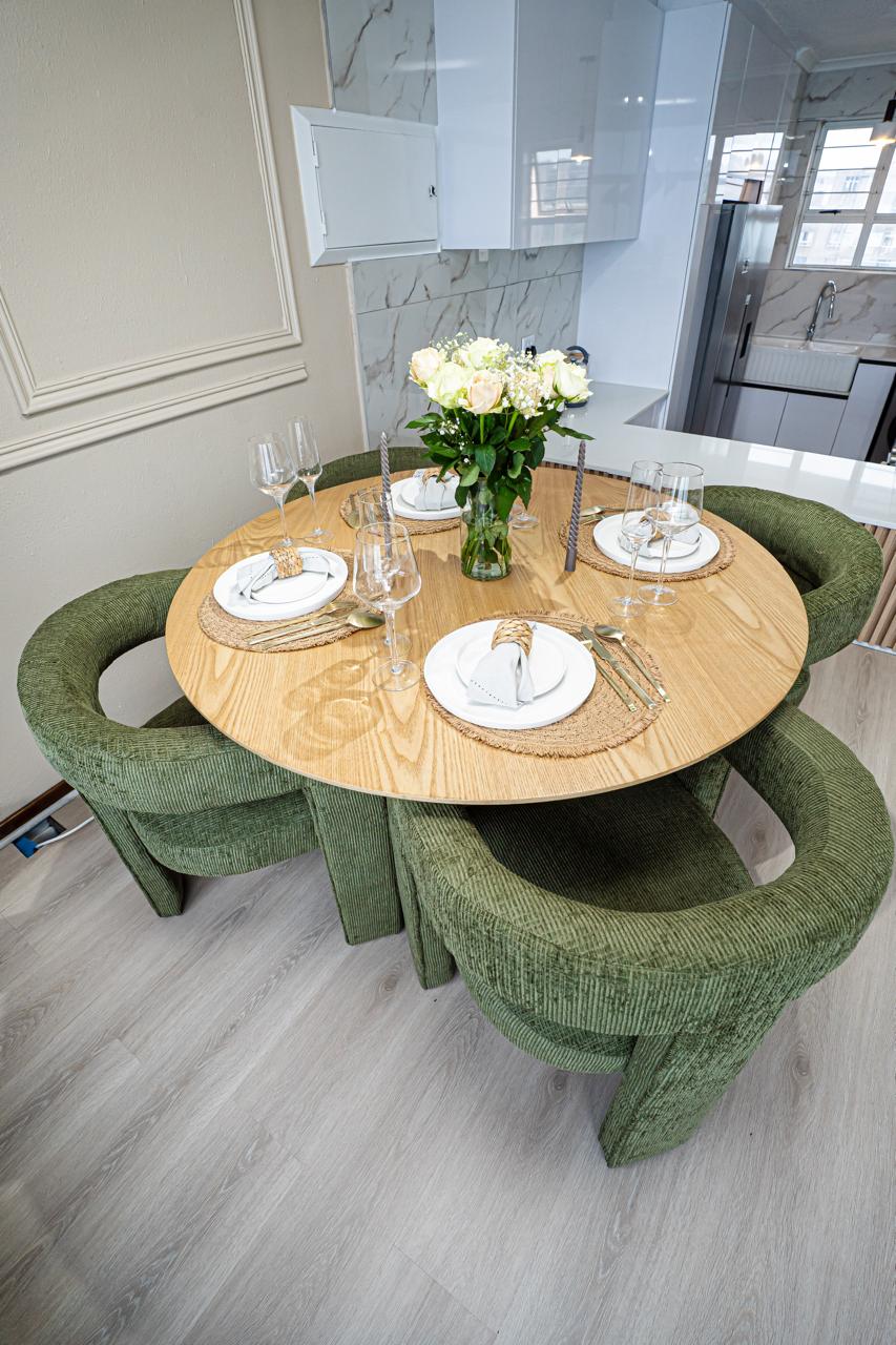 Modern Beach View Accomodation | 4 Guests - Image 3