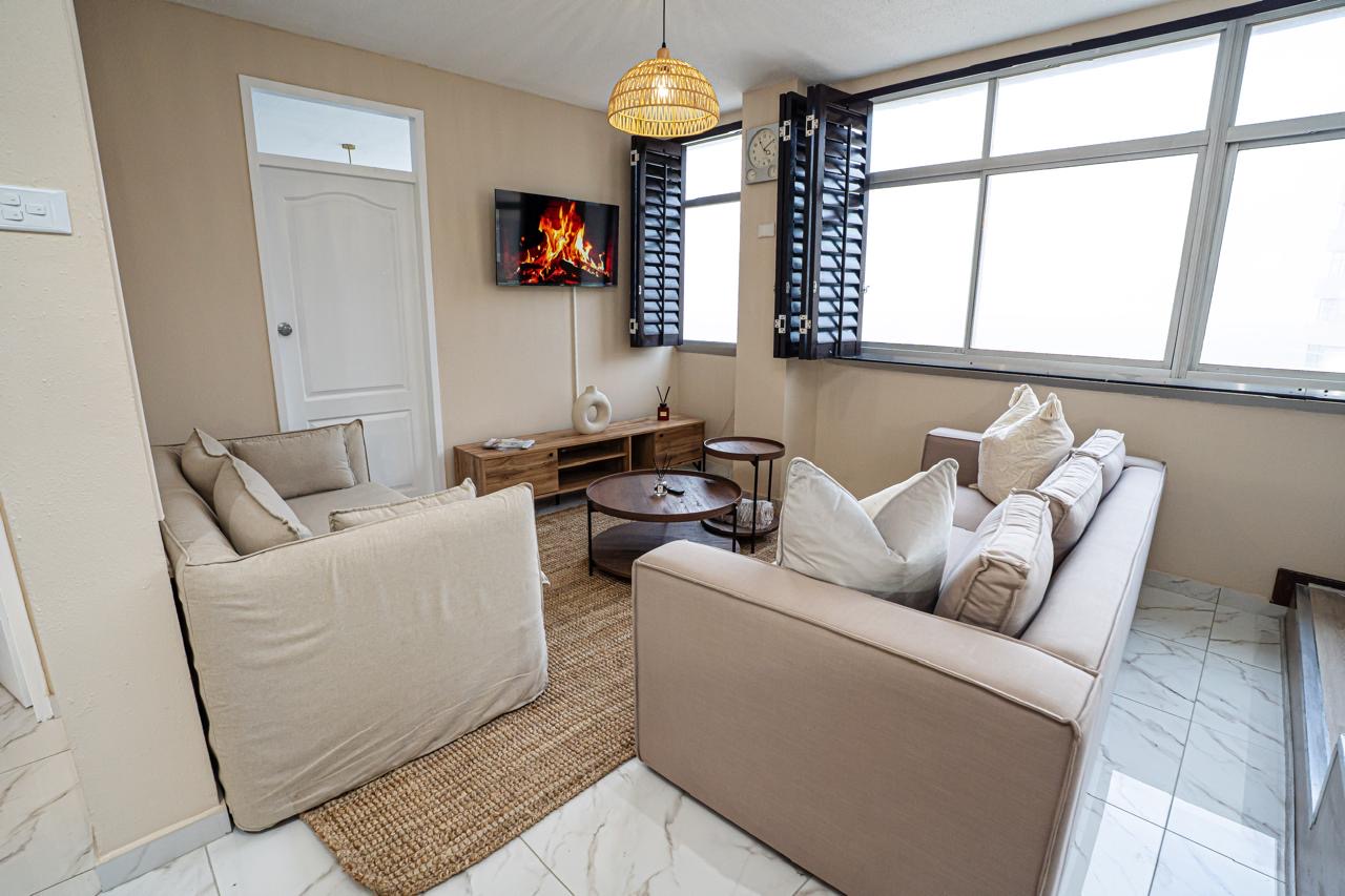 Modern Beach View Accomodation | 4 Guests - Image 6